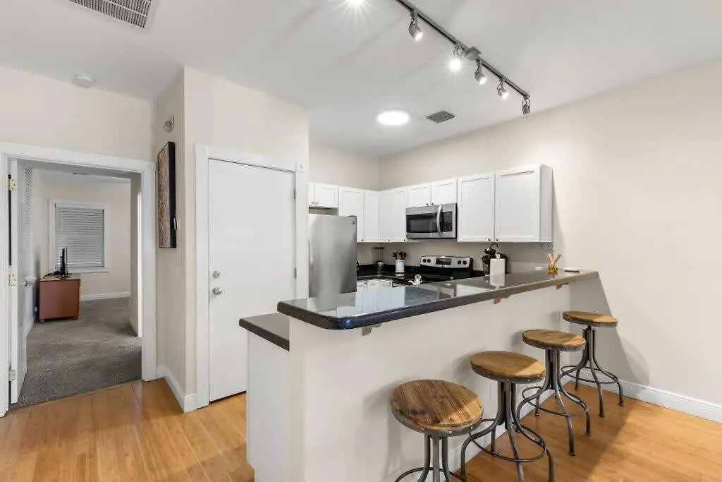 Mesa House, Uno-Perfect Location Apartment Key West