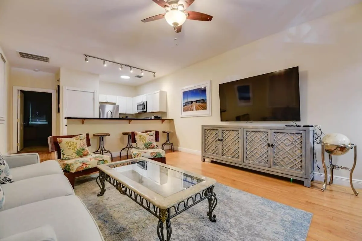 Mesa House, Uno-Perfect Location Apartment Key West
